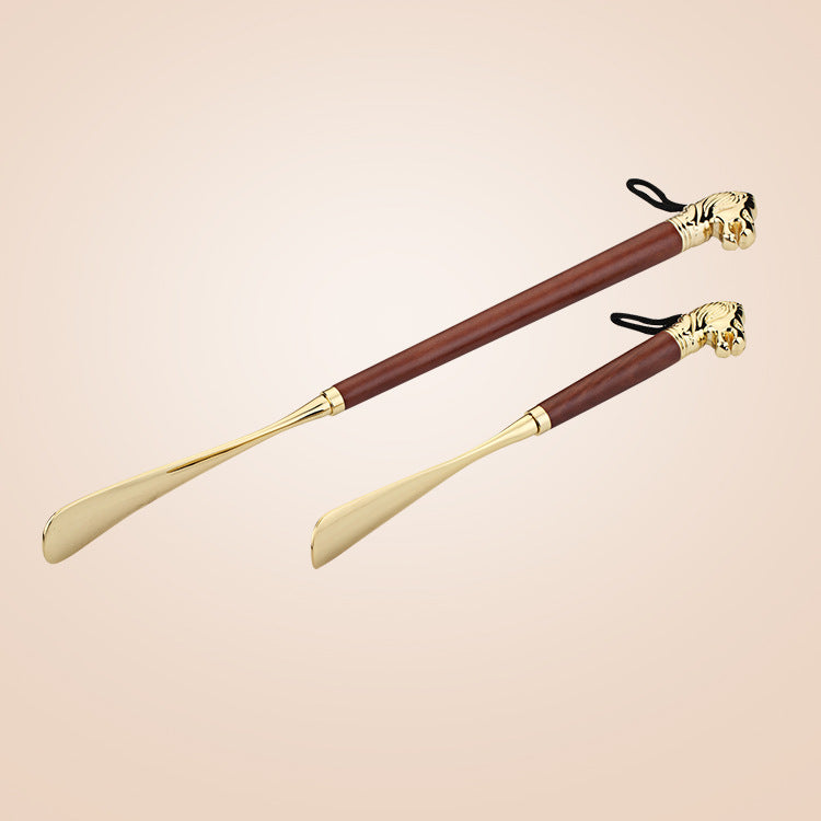 Lion Head shoe horn in 49 cm and 32 cm lengths, brown wood handle
