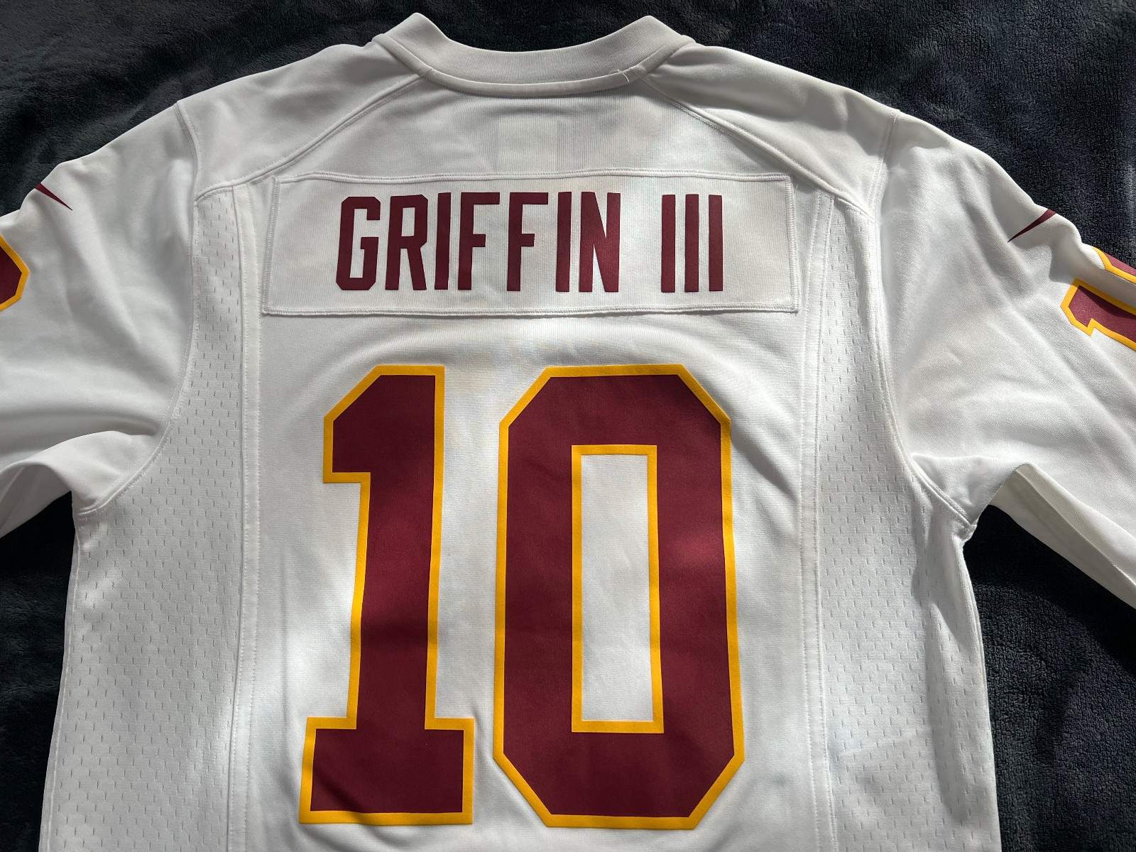 Robert Griffin III #10 Washington Redskins Jersey – Nike – Size S