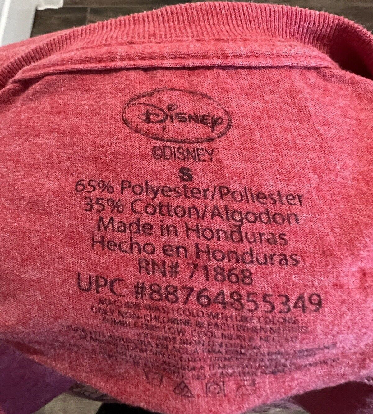 Disney Lion King Group Shot Red Graphic T-Shirt Size S