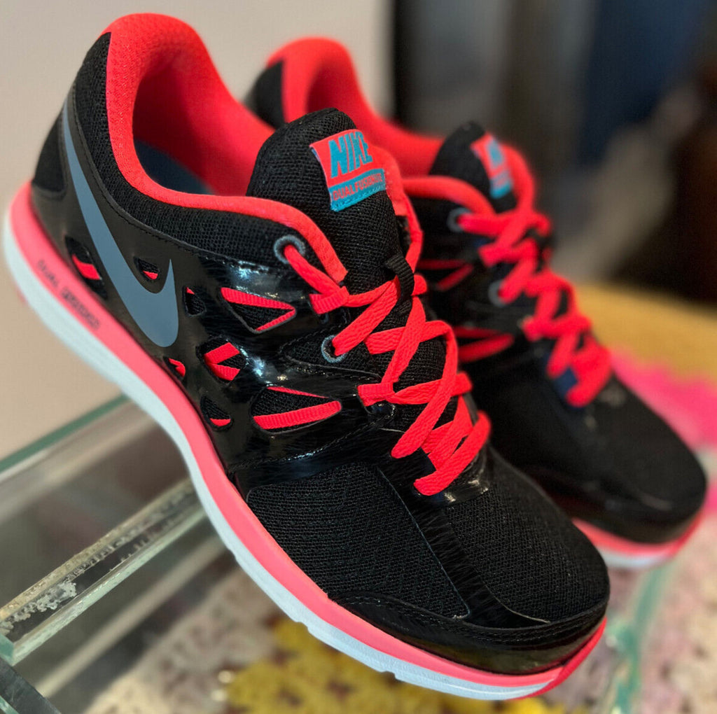 Nike Dual Fusion Lite Sample "Black/Red" – Women's Size 8