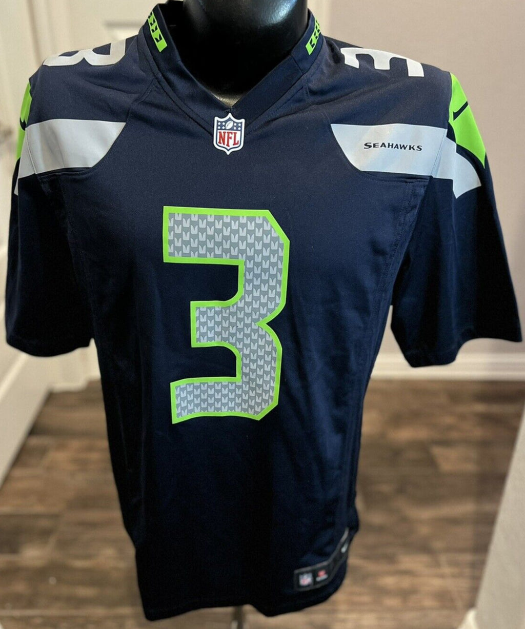 Russell Wilson #3 Seattle Seahawks Home Game Jersey – Nike – Size L