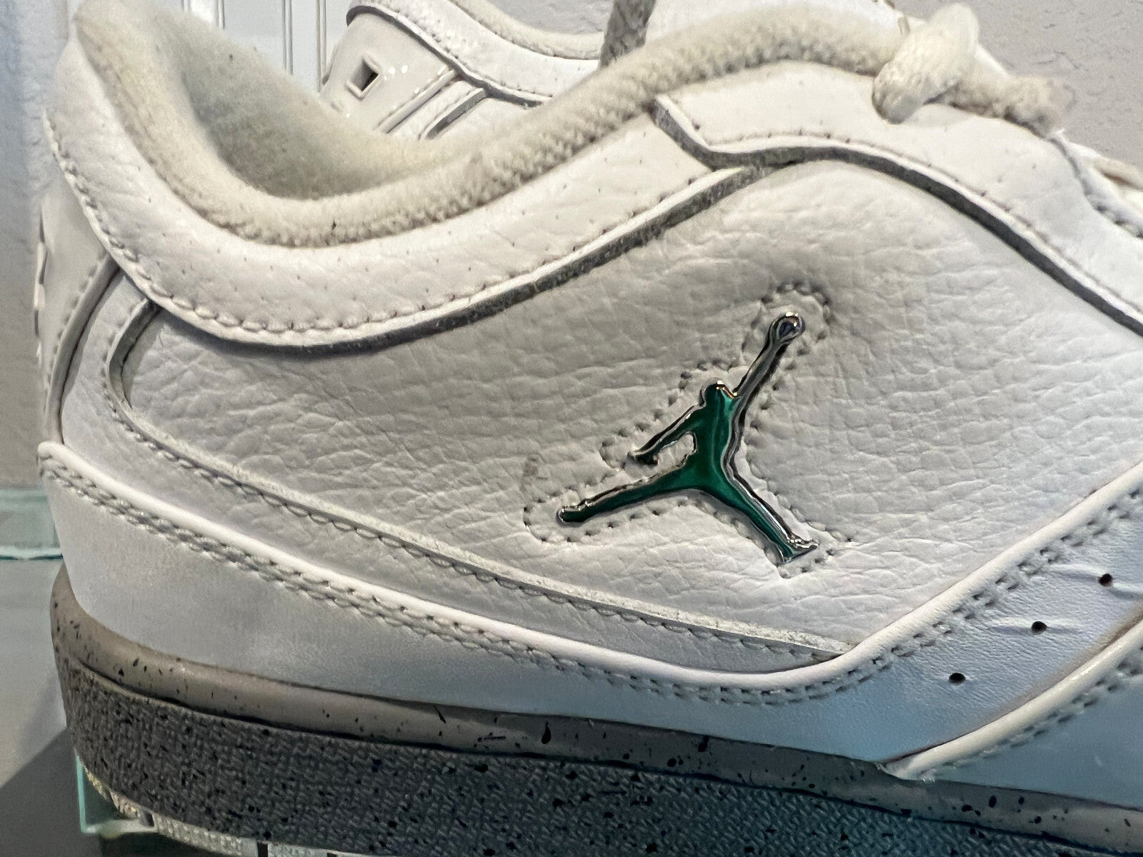 Air Jordan 1 Flight Low – White – Boys Size 6 (GS)